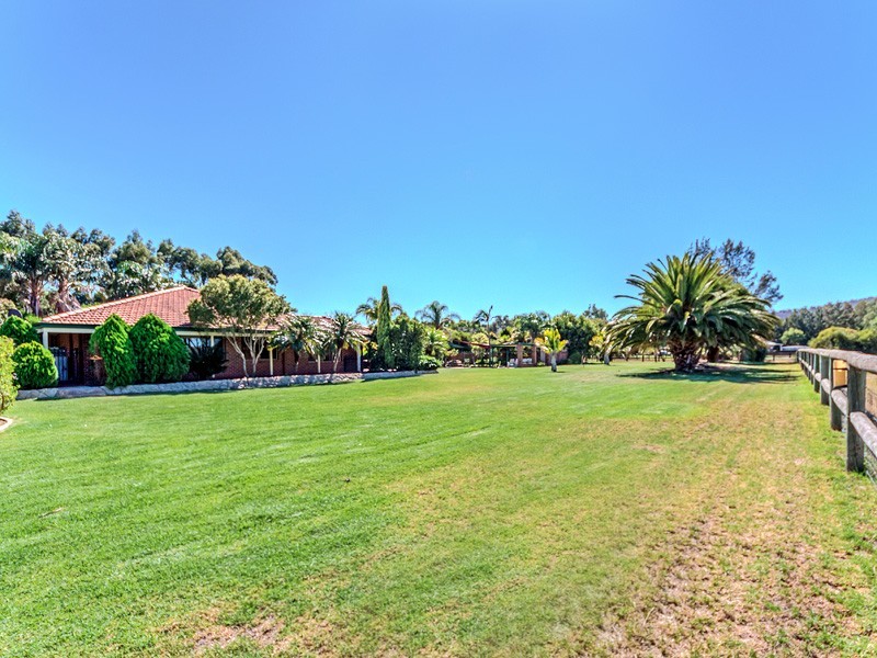 48 Kentucky Drive West, Darling Downs WA 6122