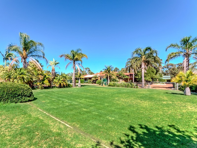 48 Kentucky Drive West, Darling Downs WA 6122