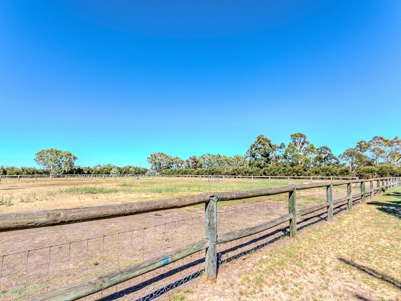 48 Kentucky Drive West, Darling Downs WA 6122
