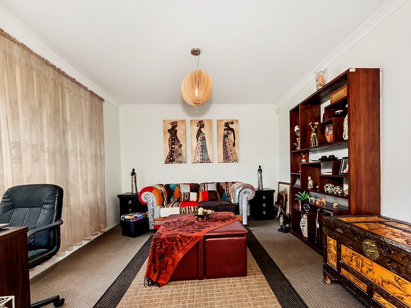 14 Batt Drive, Brookdale WA 6112