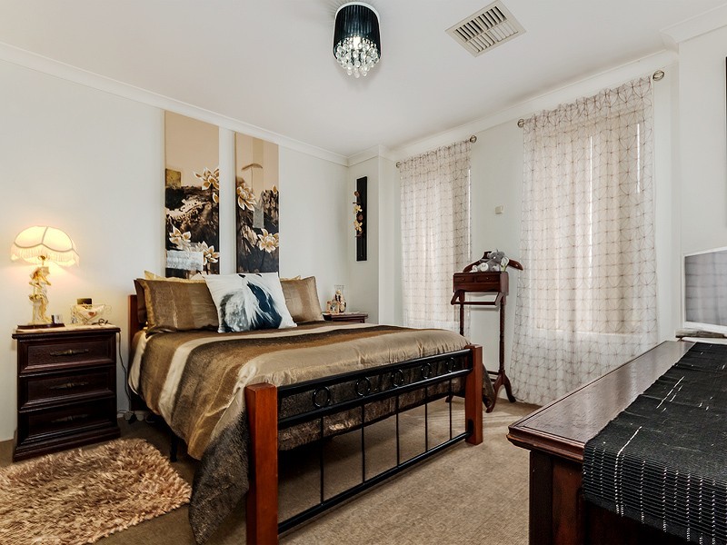 14 Batt Drive, Brookdale WA 6112