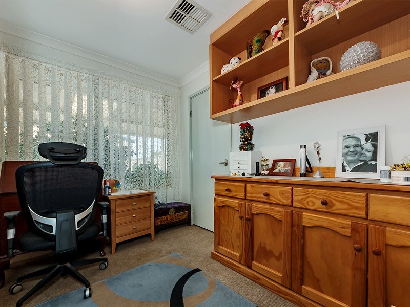 14 Batt Drive, Brookdale WA 6112