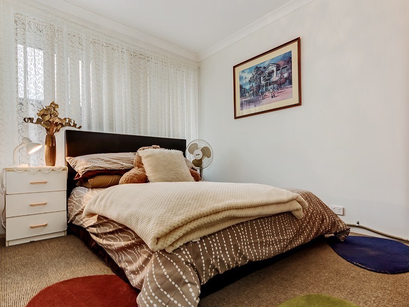 14 Batt Drive, Brookdale WA 6112