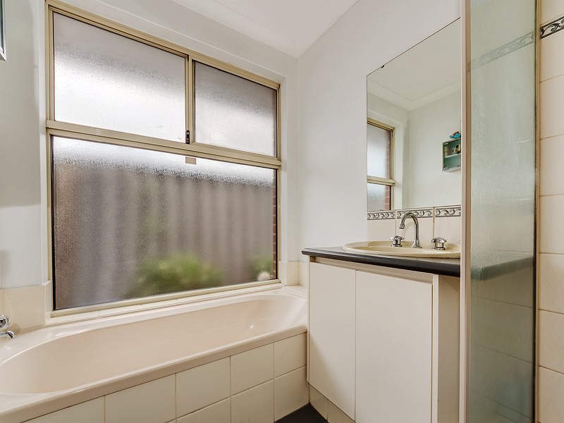 14 Batt Drive, Brookdale WA 6112