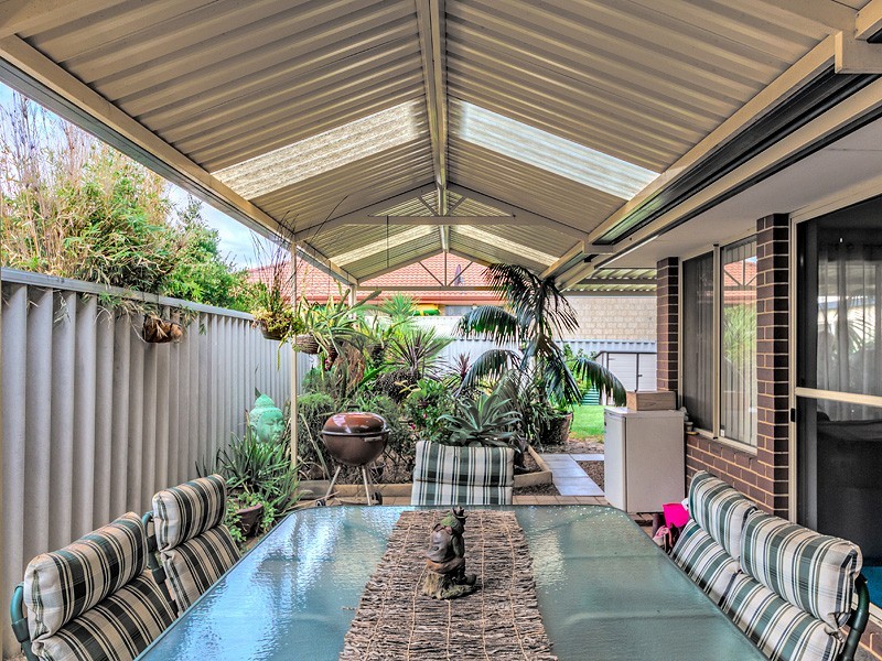 14 Batt Drive, Brookdale WA 6112