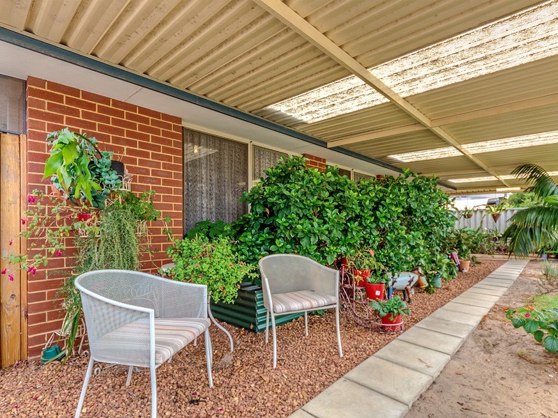 14 Batt Drive, Brookdale WA 6112