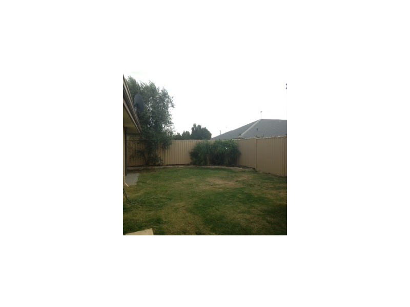 6 Vance Road, Byford WA 6122