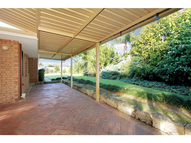 15 Springwood Way, Woodvale WA 6026