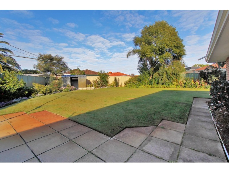 15 Springwood Way, Woodvale WA 6026