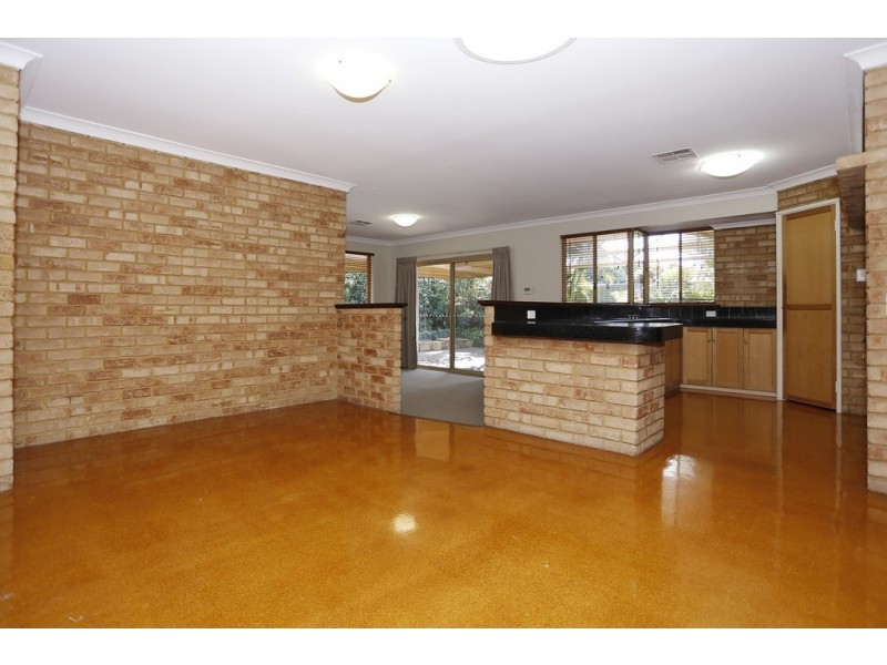 15 Springwood Way, Woodvale WA 6026