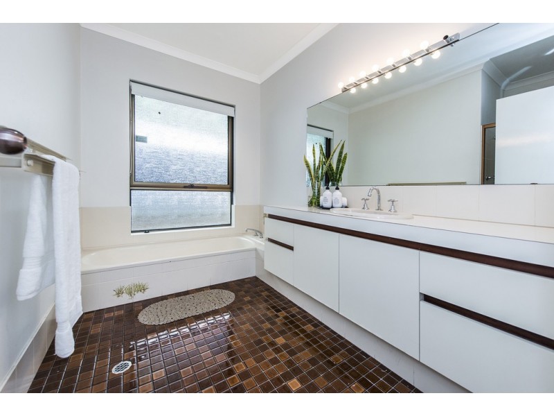 35 Mantua Crescent, Churchlands WA 6018