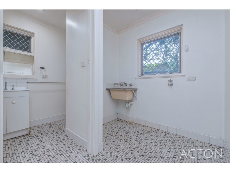 52 Kitchener Street, Trigg WA 6029