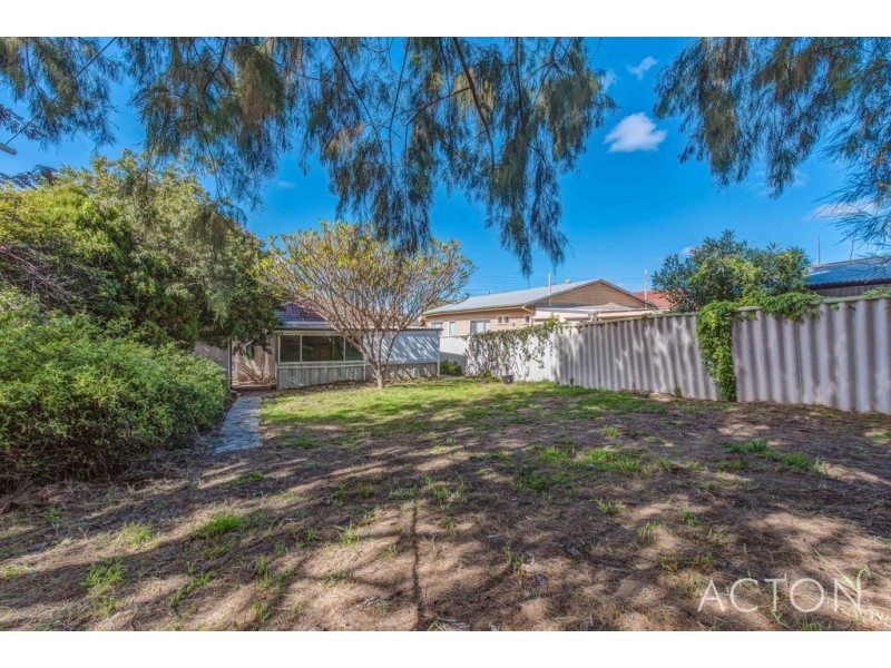 52 Kitchener Street, Trigg WA 6029