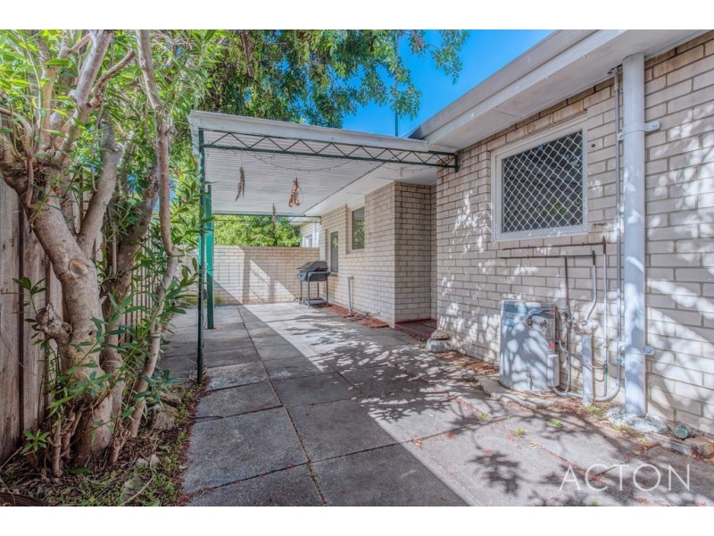 52 Kitchener Street, Trigg WA 6029