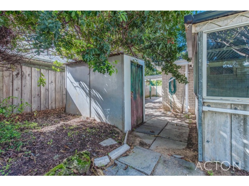 52 Kitchener Street, Trigg WA 6029