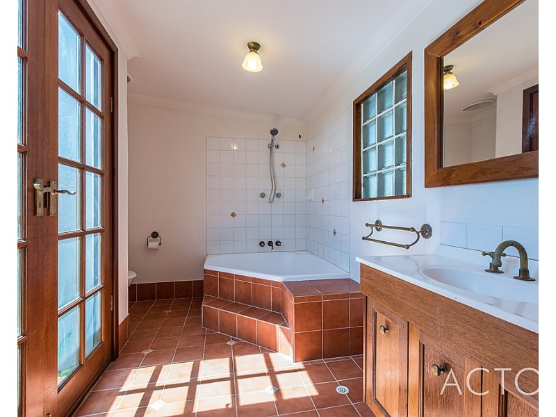 14 Burgess Street, Leederville WA 6007