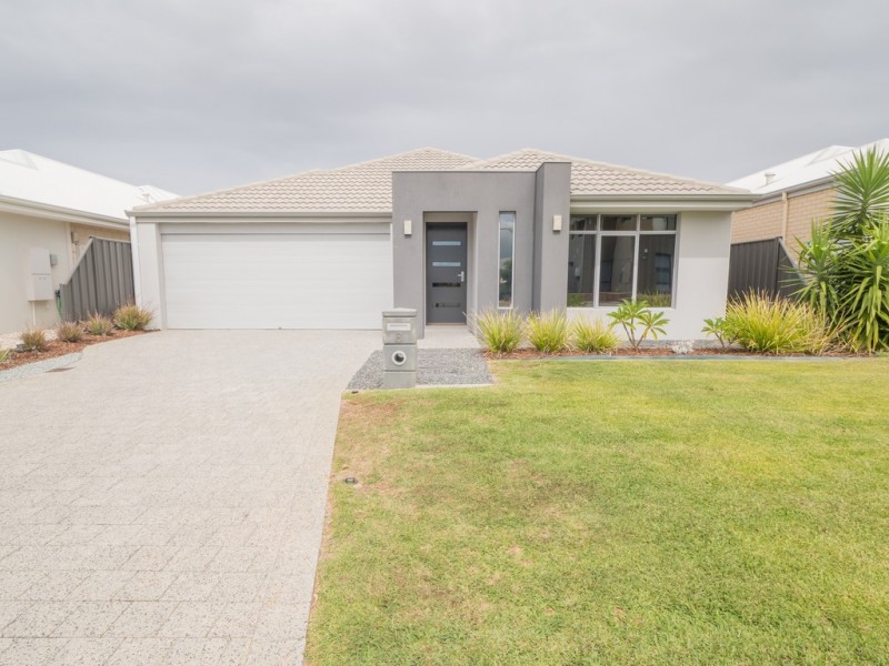 8 Yarloop, Piara Waters WA 6112