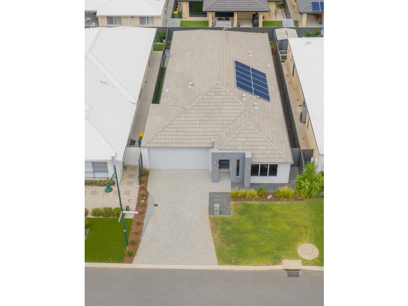 8 Yarloop, Piara Waters WA 6112