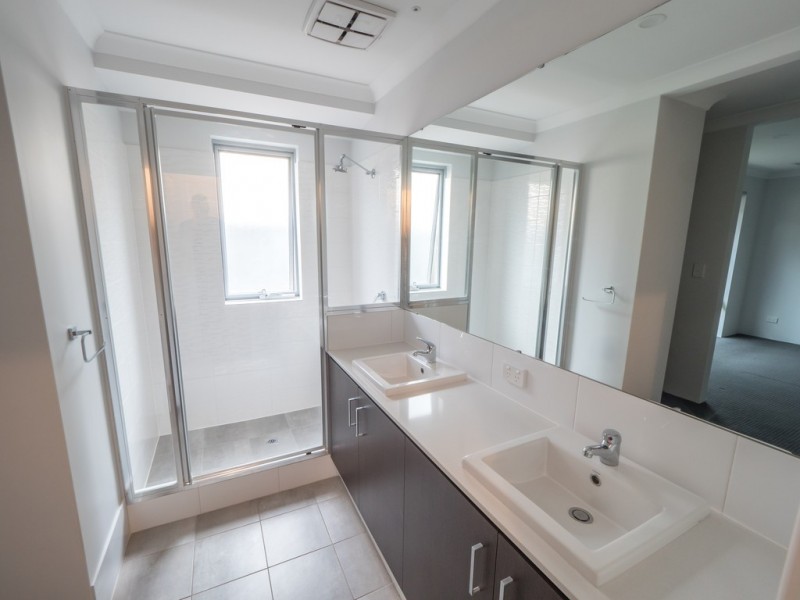 8 Yarloop, Piara Waters WA 6112