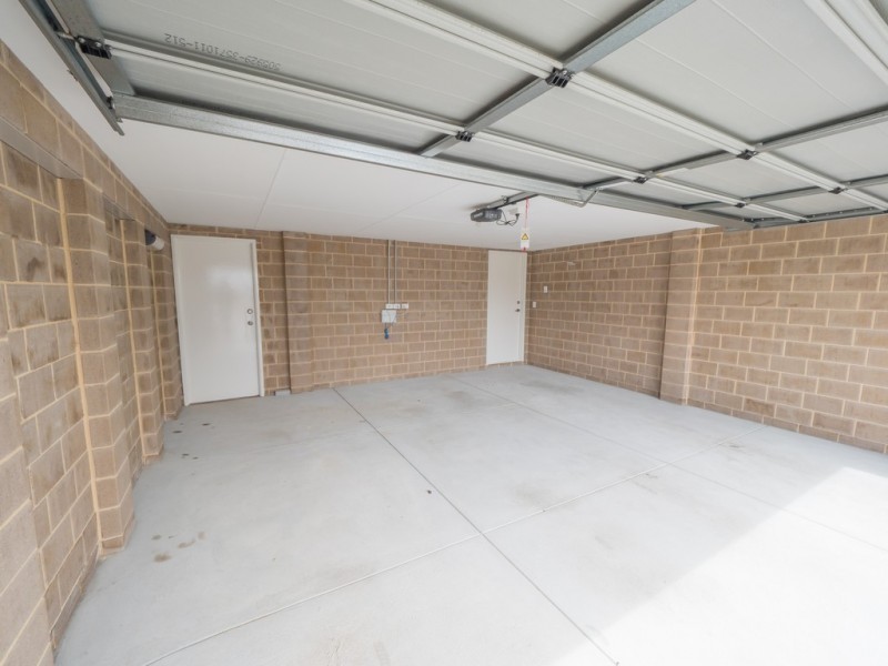 8 Yarloop, Piara Waters WA 6112