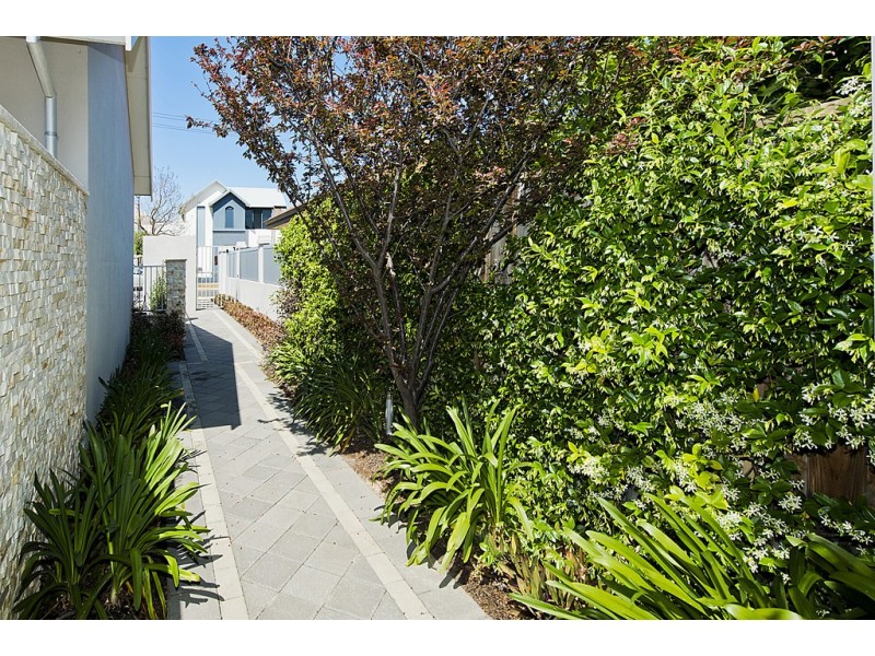 2/116 Salvado Road, Wembley WA 6014