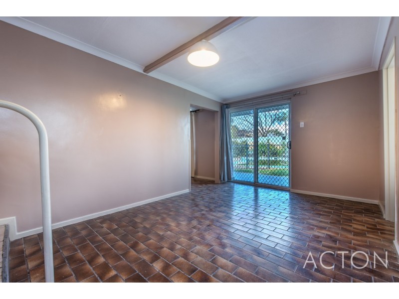 4 Irwin Road, Embleton WA 6062