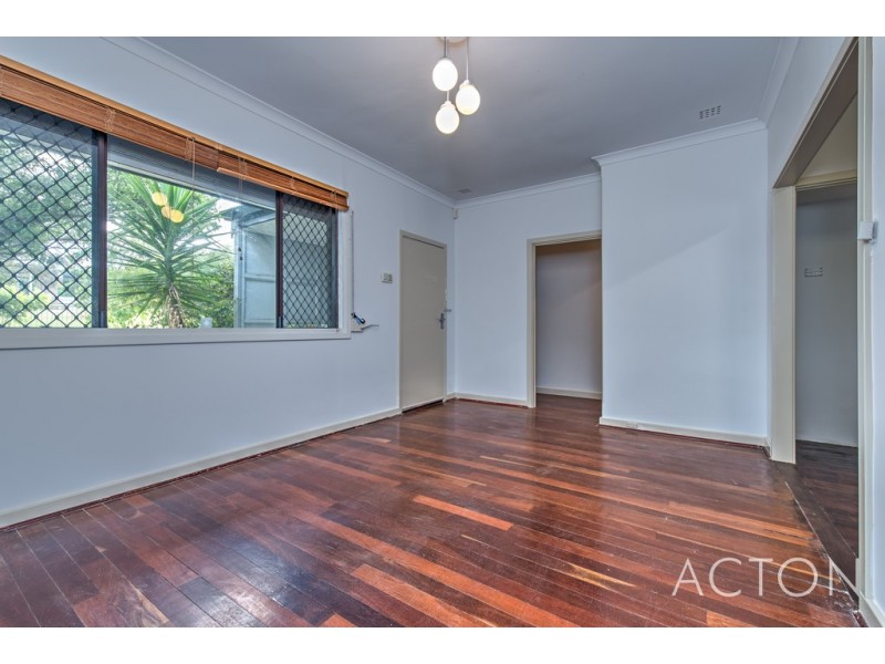 4 Irwin Road, Embleton WA 6062