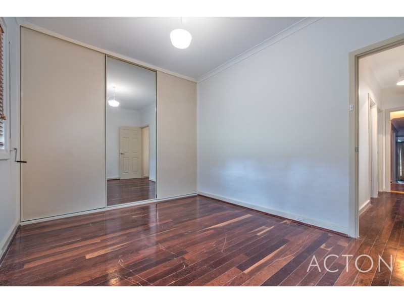 4 Irwin Road, Embleton WA 6062