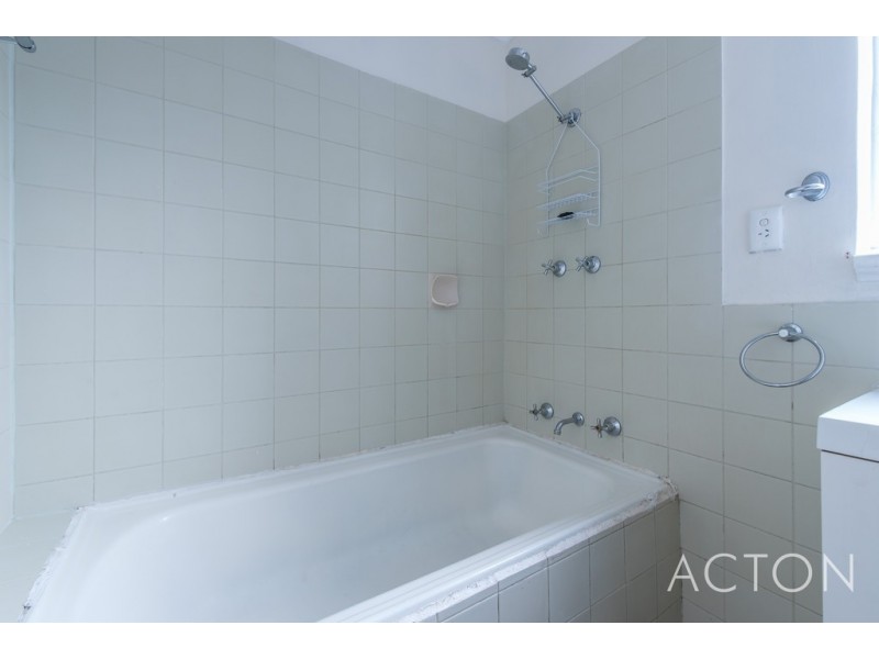 4 Irwin Road, Embleton WA 6062