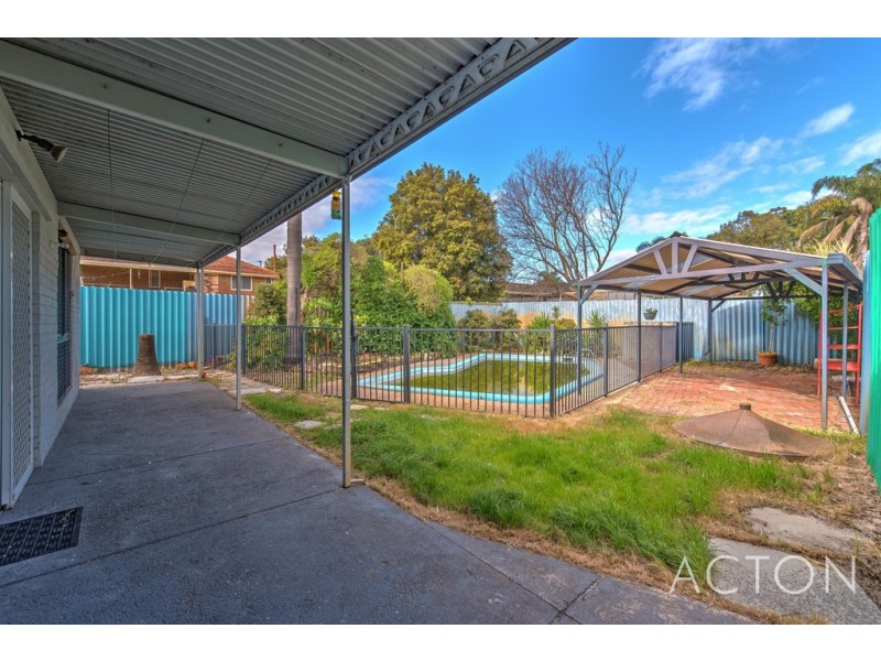 4 Irwin Road, Embleton WA 6062