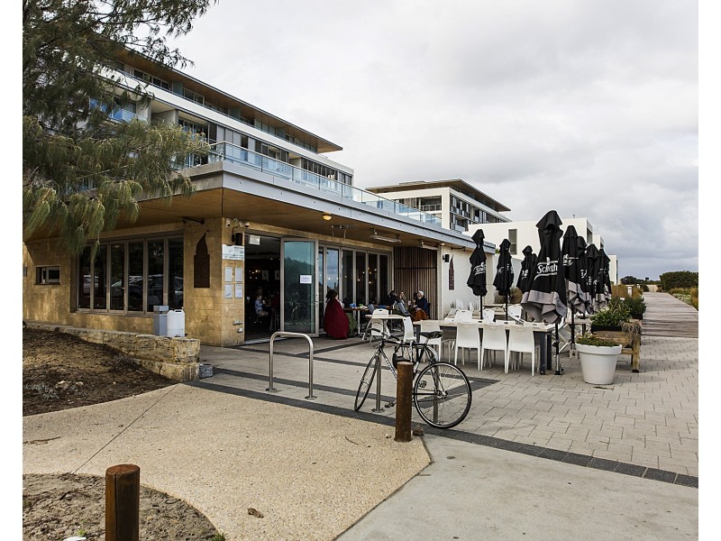 22/21 Ocean Drive, North Coogee WA 6163