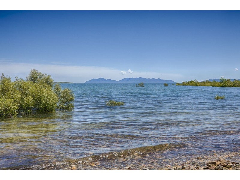 18 BAYSIDE COURT, Bowen QLD 4805