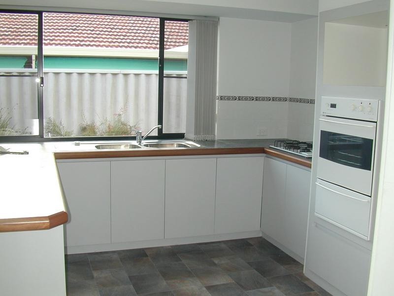 4 Walsh Avenue, Redcliffe WA 6104