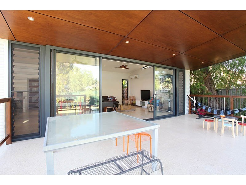 28 Salisbury Street, St James WA 6102