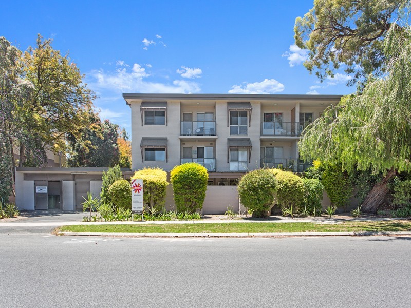 5/4 Comer Street, Como WA 6152