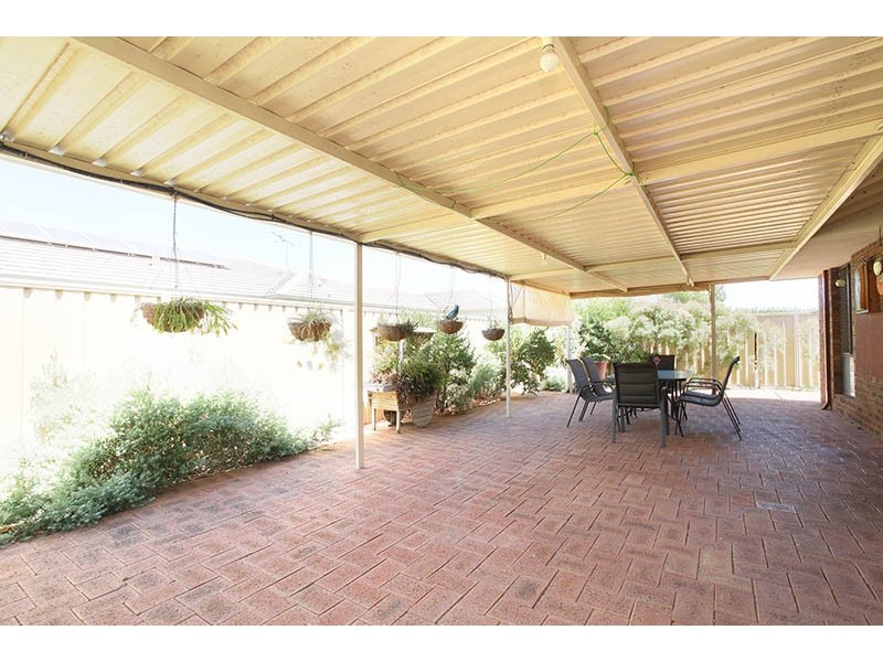 1/341 Wharf Street, Queens Park WA 6107