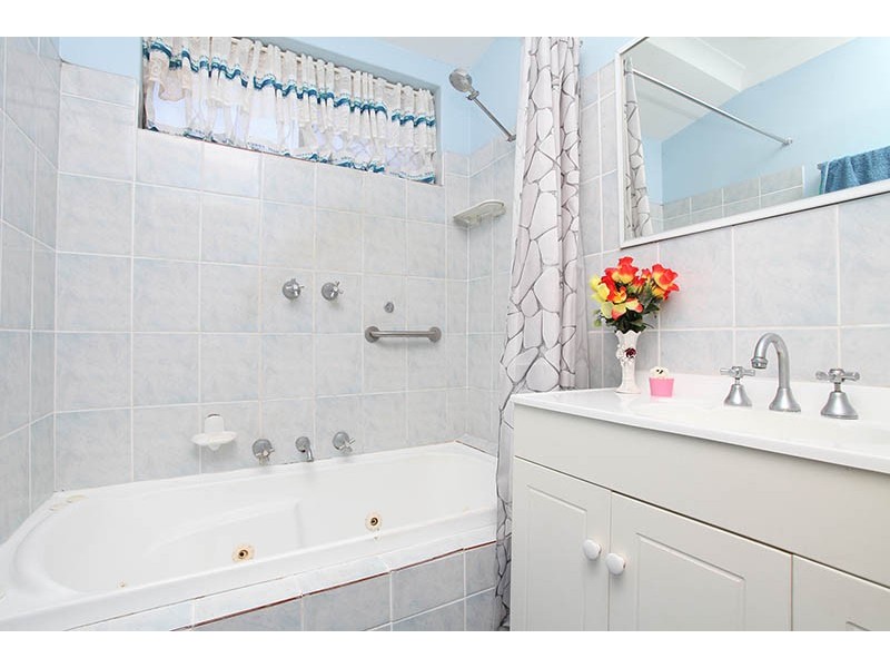 1/341 Wharf Street, Queens Park WA 6107