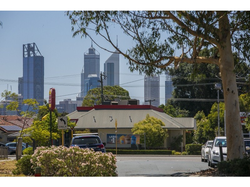 1/8 Gwenyfred Road, Kensington WA 6151