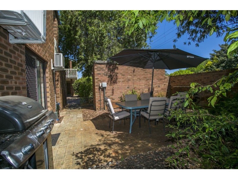 1/8 Gwenyfred Road, Kensington WA 6151