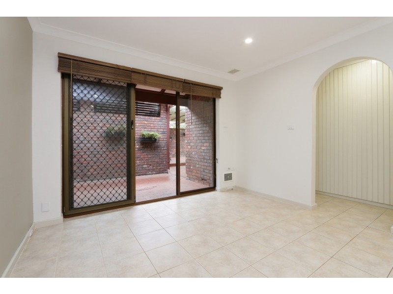 2/34 Henley Street, Como WA 6152