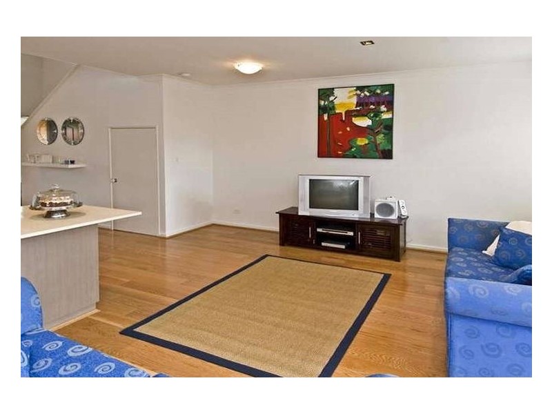 2/15 SYDENHAM STREET, Rivervale WA 6103