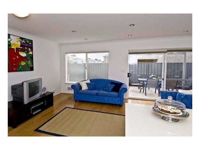 2/15 SYDENHAM STREET, Rivervale WA 6103