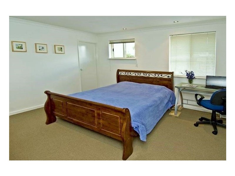 2/15 SYDENHAM STREET, Rivervale WA 6103