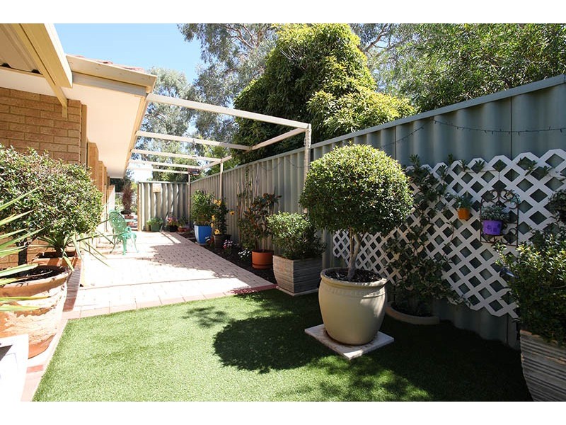 2 Foreshore Entrance, Wilson WA 6107