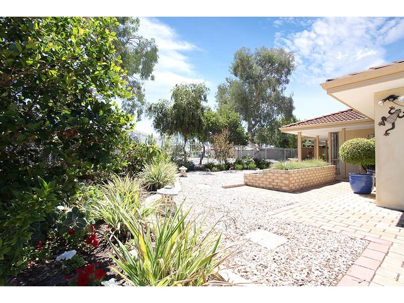 2 Foreshore Entrance, Wilson WA 6107