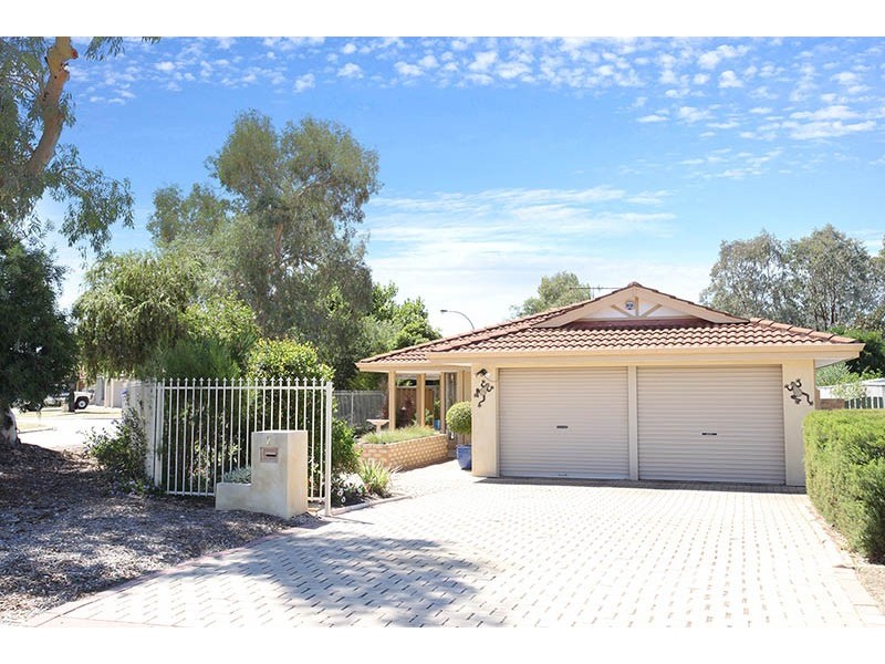 2 Foreshore Entrance, Wilson WA 6107