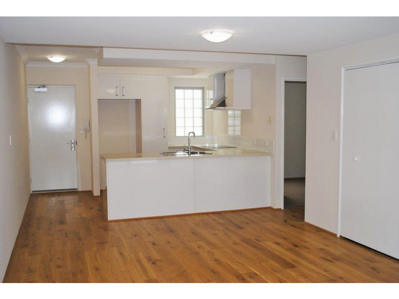 6/208 Fisher Street, Cloverdale WA 6105