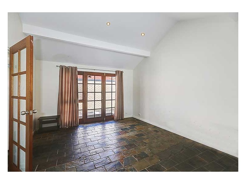 11 Burlington Street, St James WA 6102