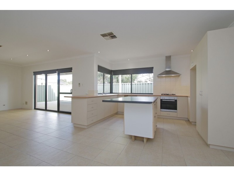 8A Corona Crescent, Cannington WA 6107