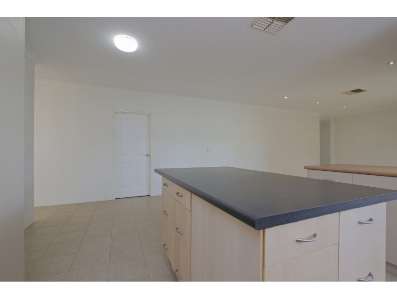 8A Corona Crescent, Cannington WA 6107